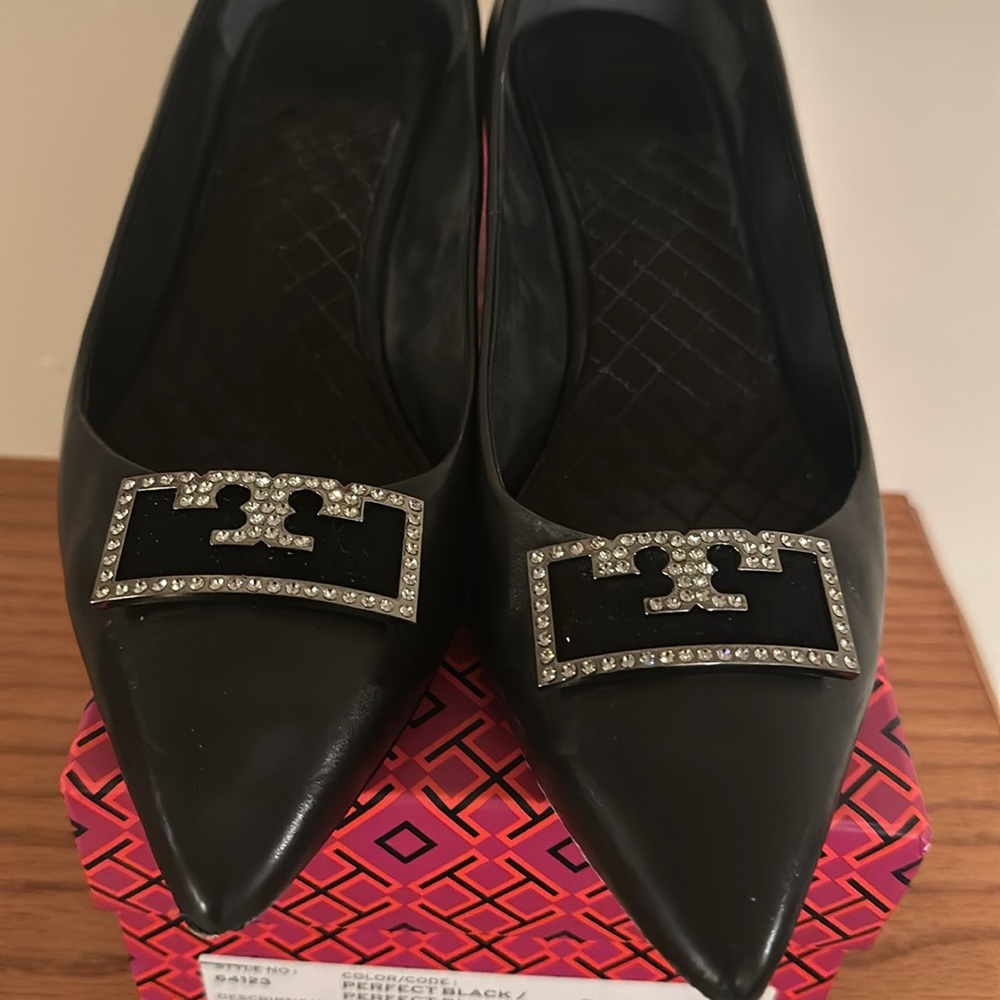 Tory Burch Gigi Embellished Pointy Toe Pump. Size 11, worn still good condition